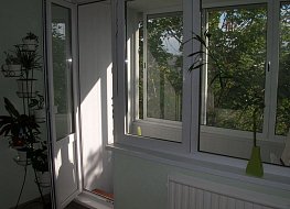Балконный блок (окно 1300 мм х 1400 мм дверь 700 мм х 2100 мм) с установкой 